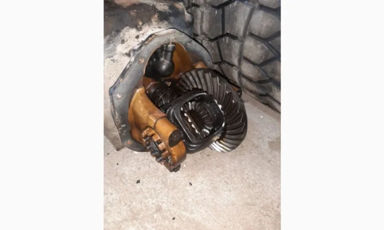 Редуктор переднего ведущего моста погрузчика Камацу - фото № 1