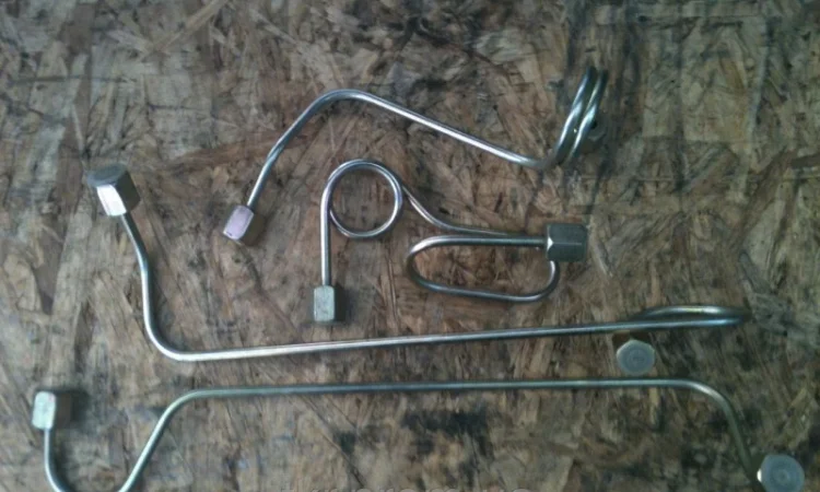 Трубки топливные МТЗ (гнутые 4шт.к-т) - фото № 1