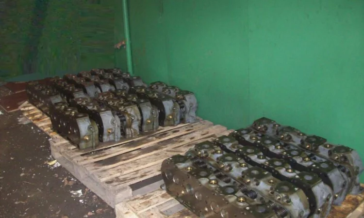 Головка блока цилиндров ЯМЗ 238 - фото № 1