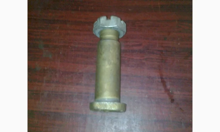 Палец т-150 крепления нижней оси навески - фото № 1