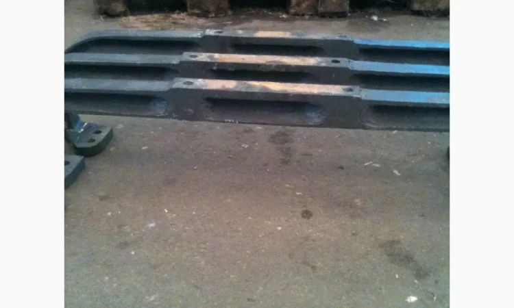 Опора двигателя ямз на т-150 - фото № 2