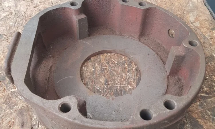 Кожух тормозной МТЗ-80, 82 с отверстием МТЗ - фото № 1