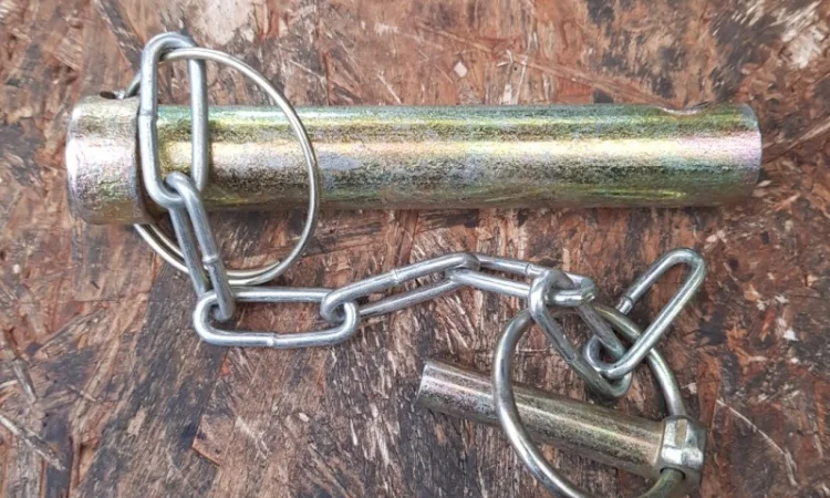 Палец с чекой мтз навески - фото № 1