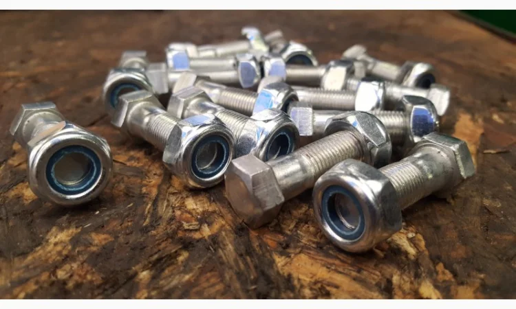 Болт МТЗ карданного вала с гайкой 52-2203012 - фото № 1