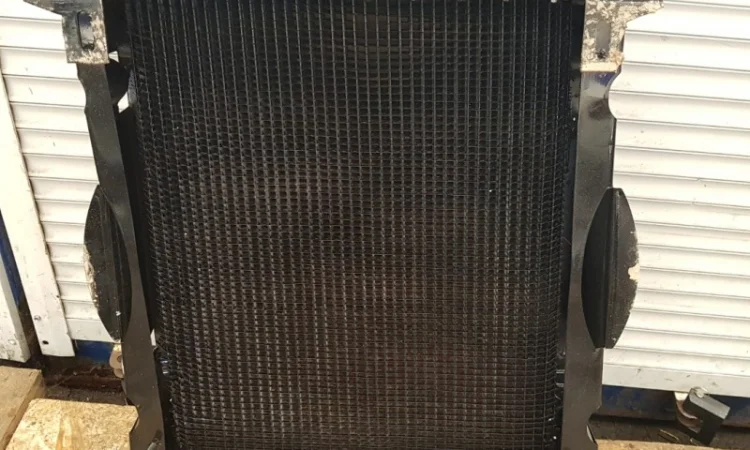 Радиатор водяного охлаждения ЮМЗ-6 с двиг. Д-65 (латунь ) 45-1301.006 - фото № 1