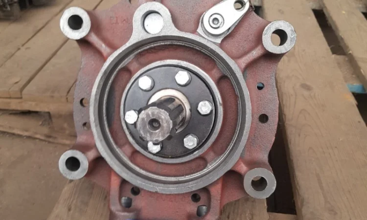 Крышка ВОМ МТЗ в сборе нового образца 8шлиц (производство БЗТДиА) 80-4202020-А - фото № 1