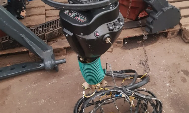 Колонка регулируемая (откидная, ламанная) Т-150 в сборе - фото № 1