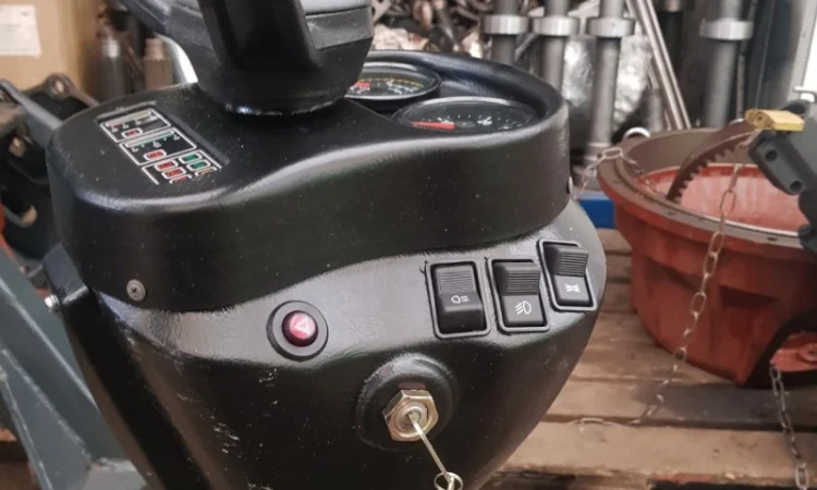 Колонка регулируемая (откидная, ламанная) Т-150 в сборе - фото № 6