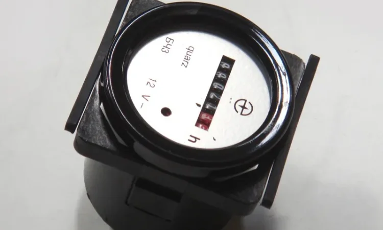 Моточасы БЧ-3 553/225 / 12В (Рекорд-2 Рекорд-1) 553/225, 3430520 / Счетчик моточасов БЧ-3 - фото № 1