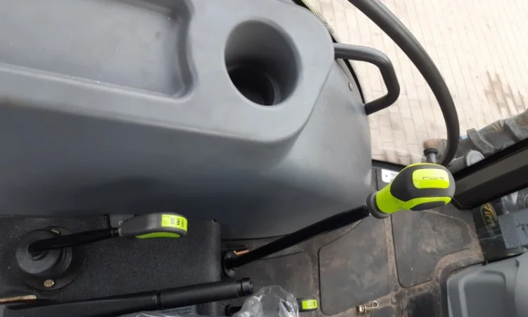 Трактор ZOOMLION RH1104 с кондиционером - фото № 10