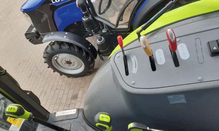 Трактор ZOOMLION RH1104 с кондиционером - фото № 11