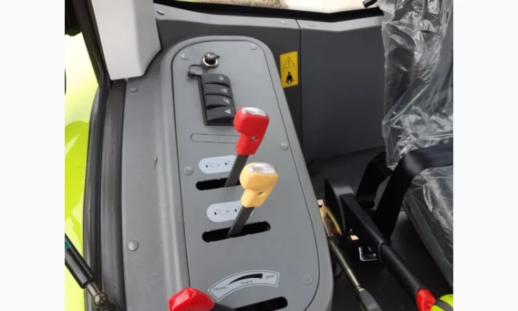 Трактор ZOOMLION RH1104 с кондиционером - фото № 5