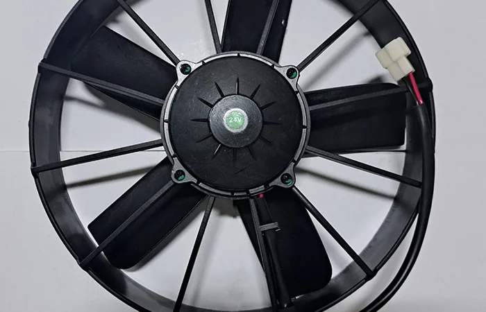 Продаємо вентилятор на автобус - втягуючий (PULL), пряма лопасть, 24V, 180Wt, 12 дюймів - фото № 1