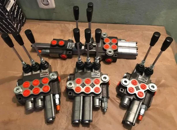 Джойстик с тросами дистанционного управления гидрораспределителя - фото № 4