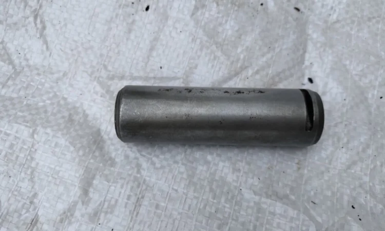 5440-3501132 Ось тормозной колодки МАЗ - фото № 1