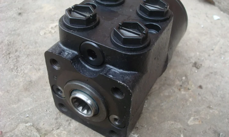 Насос-дозатор рулевого управления на ХТЗ и Т-150К (Италия) - фото № 4