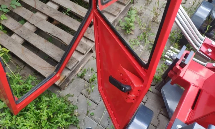 Кабіна Т 25 Польща - фото № 2