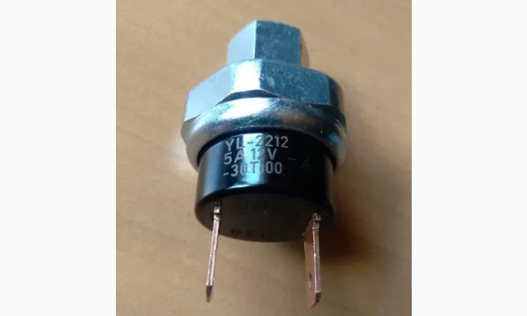 Датчик тиску кондиціонера CASE, FORD та NEW HOLLAND - фото № 2