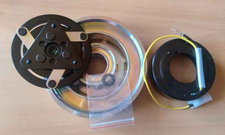 Муфта компресора кондиціонера спецтехніки Renault у зборі - фото № 1