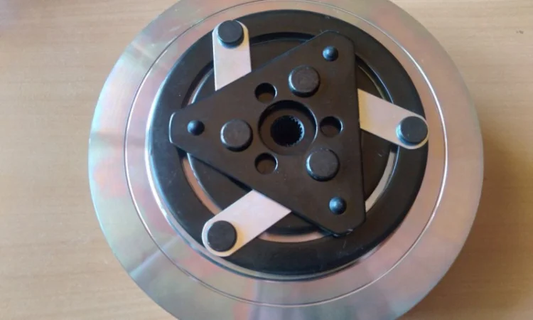 Муфта компресора кондиціонера спецтехніки Renault у зборі - фото № 2