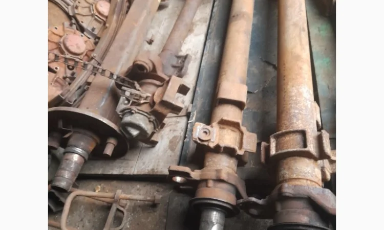 Продам для тракторного причепа 2ПТС-6 вісь в зборі - фото № 1