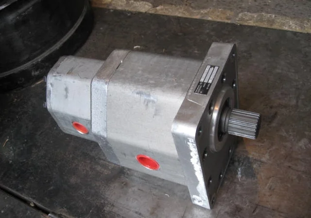 Запчасти к погрузчикам UN-053, UNC-060, UNC-061, UNC-200, UNC-320, KNB-250 - фото № 8