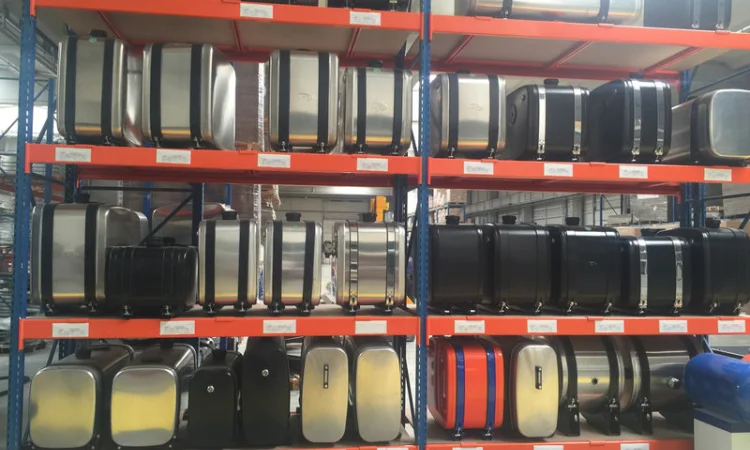 Бак гидравлический (гидробак) закабинный 64 л железный (40х40х40) - фото № 3