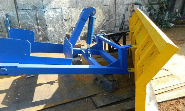 Снегоочиститель (снегоотвал) на трактор МТЗ, ЮМЗ, Т-150 - фото № 1