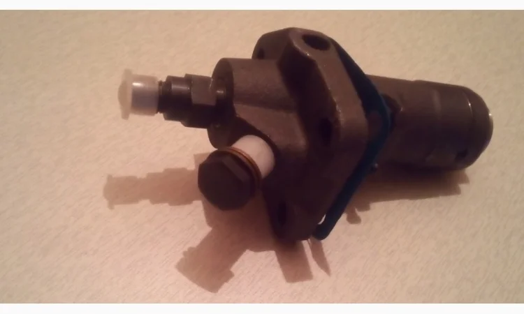 Продам насос топливный к мотоблоку R180 - фото № 2