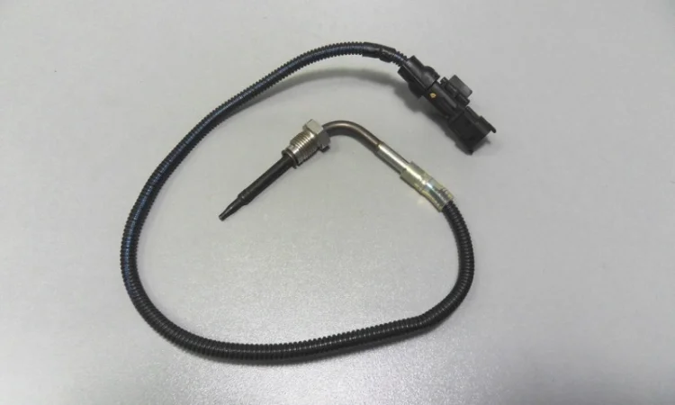 5801291815 Датчик температуры выхлопных газов черный Iveco Eurocargo, Iveco Stralis - фото № 1