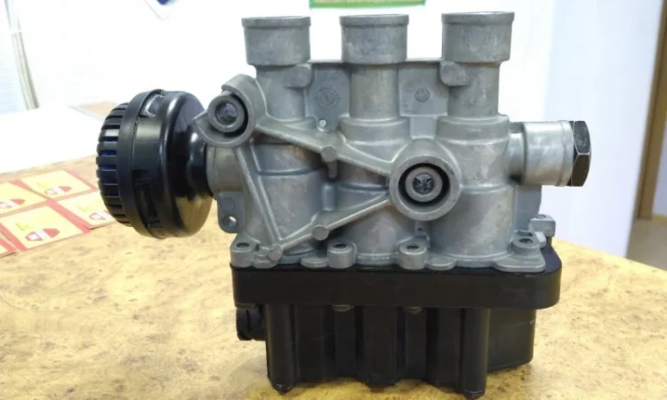 4728800010 Кран уровня пола WABCO на Magnum DXI, DAF, MAN - фото № 1