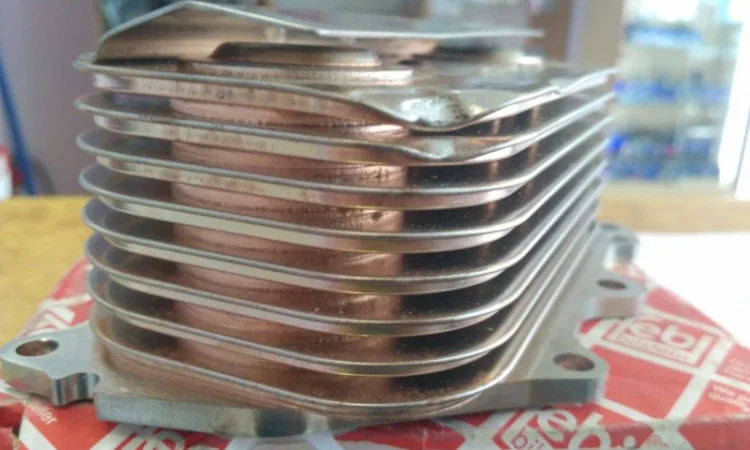 Масляный радиатор Febi 44425, Масляный радиатор 51056010179 Man TGL/TGM - фото № 7