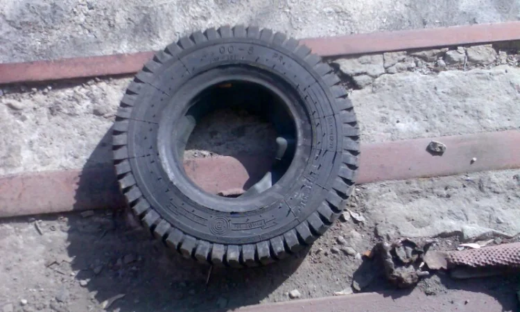 Шина 4, 00-8 на погрузчики и электрокары - фото № 2