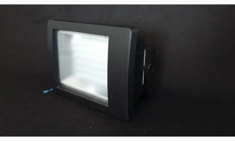 Светодиодные прожектора. LED прожектор. Светодиодный светильник - фото № 4