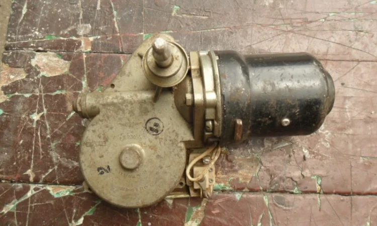 Продам новый оригинальный привод стеклоочистителя тракторов МТЗ и ЮМЗ - фото № 1