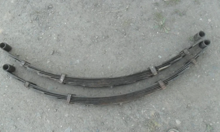 Продам пару оригинальных новых рессор РАФ - фото № 1