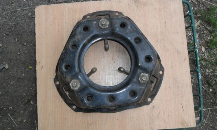 Продам оригинальную новую корзину сцепления ВОЛГА ГАЗ 21, УАЗ - фото № 1