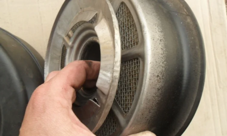 Новый оригинальный корпус воздушного фильтра волга газ 21, 22 - фото № 4