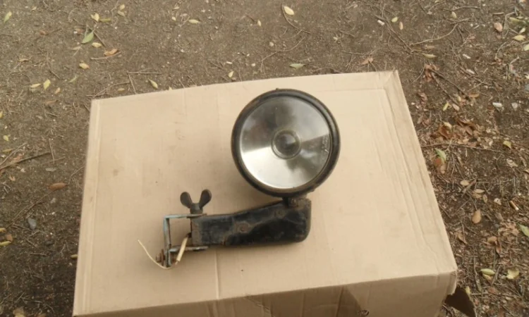 Оригинальный кронштейн и фароискатель газ 69, 66, уаз - фото № 1