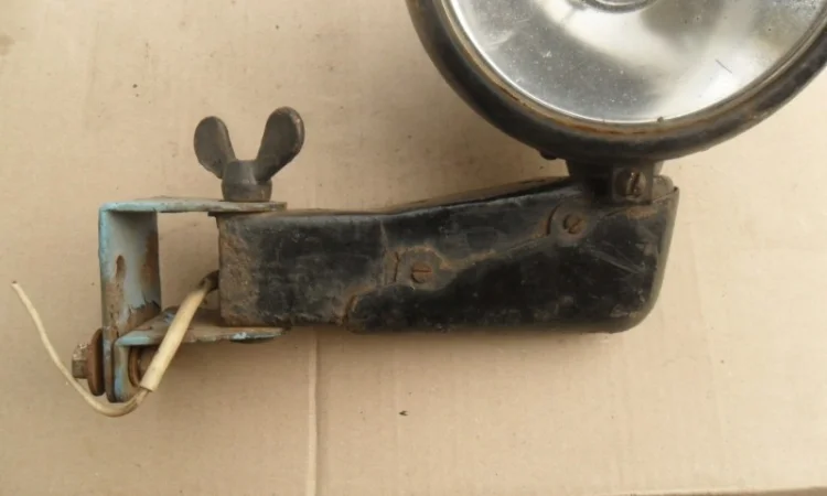 Оригинальный кронштейн и фароискатель газ 69, 66, уаз - фото № 2