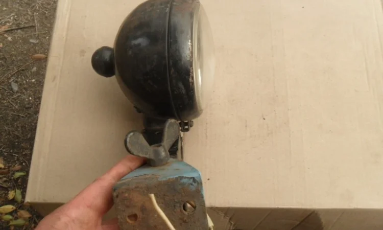 Оригинальный кронштейн и фароискатель газ 69, 66, уаз - фото № 3