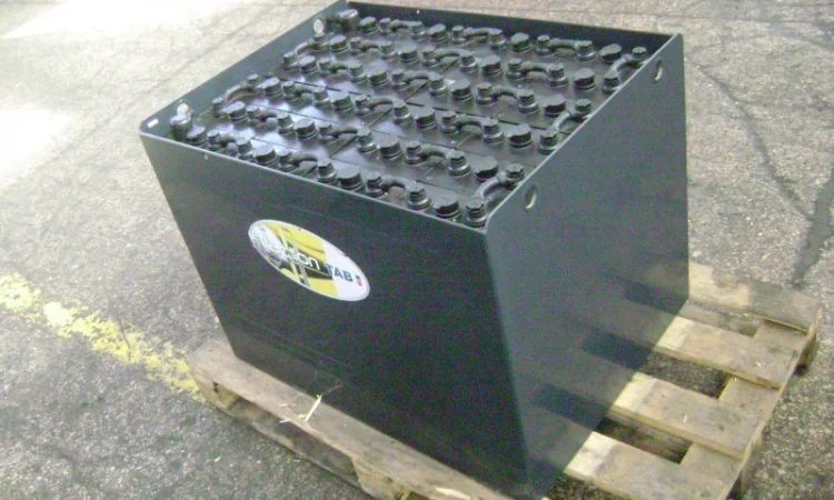 Продам тяговую батарею для электропогрузчика Yale - фото № 1