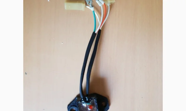 Датчик оборотов для комбайна Славутич КЗС-9-1 - фото № 1