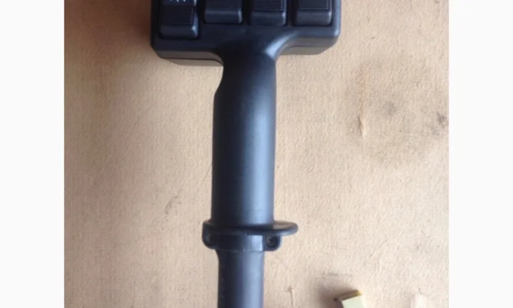 Клавиша переключатель П150 Пульт электрогидравлики комбайн Дон 1500 (Не фиксированная) - фото № 2