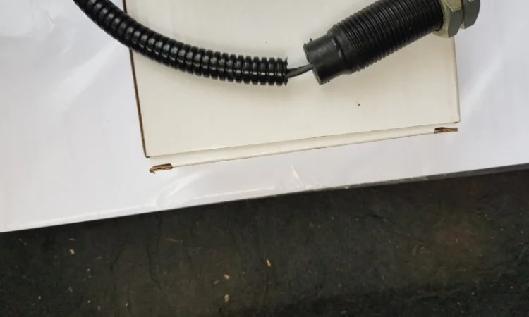 Датчик индукционный оборотов комбайна Case 245193C2 (Аналог) - фото № 3