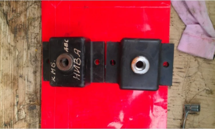 Подушка двигателя комбайн НИВА - фото № 2