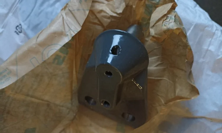 Опора вальця передня 1313058 - фото № 2