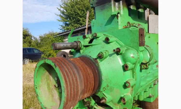 Для комбайна Fortshritt E-281 Maral-125 двигун на запчастини - фото № 1