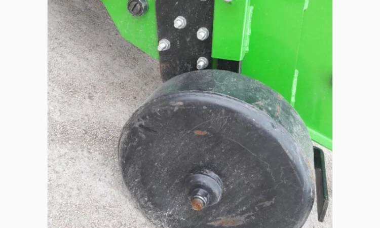 Праве колесо в зборі з стійкою однорядної картоплекопалки - фото № 1