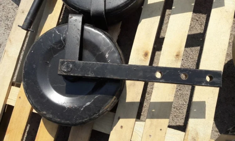 Правое колесо в сборе с стойкой однорядной картофелекопалки - фото № 2